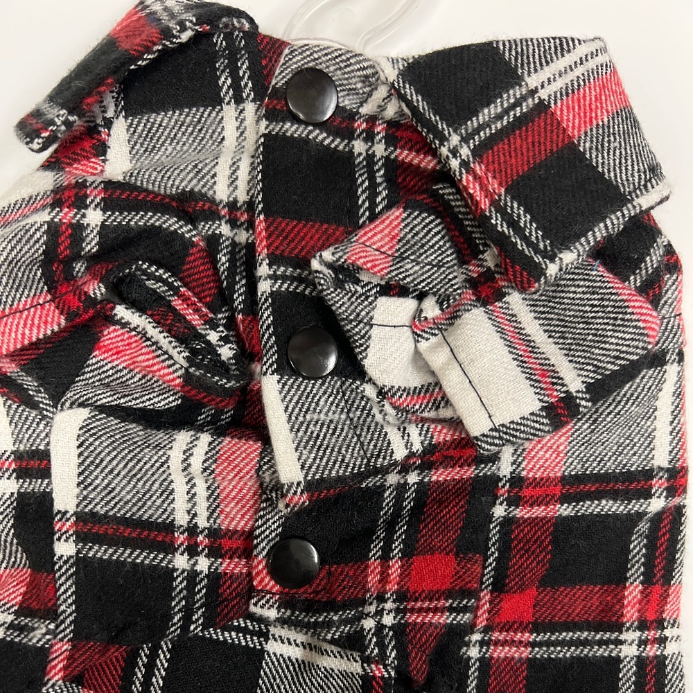 Plaid shirt snap closure never worn